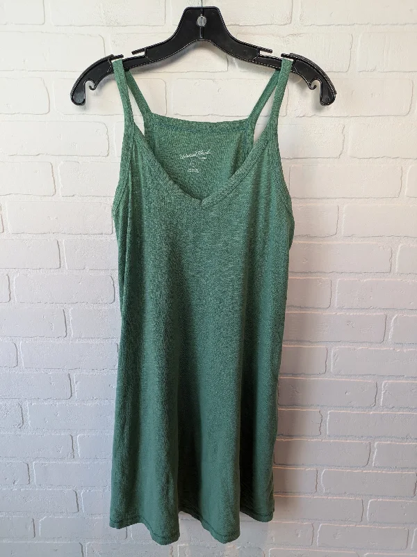 Buy Now Dress Casual Short By Universal Thread In Green, Size: Xs